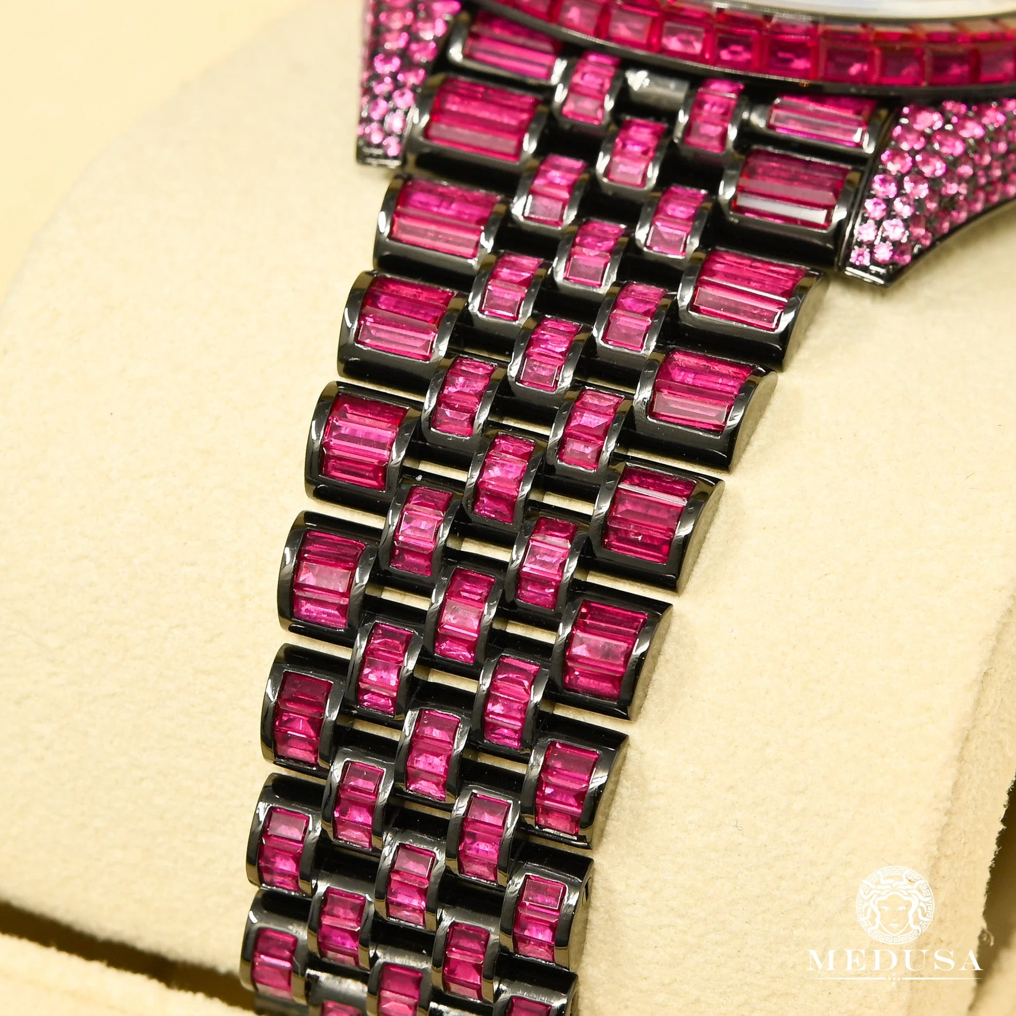 Rolex Datejust 41mm - Black & Red Ruby  - Image 4