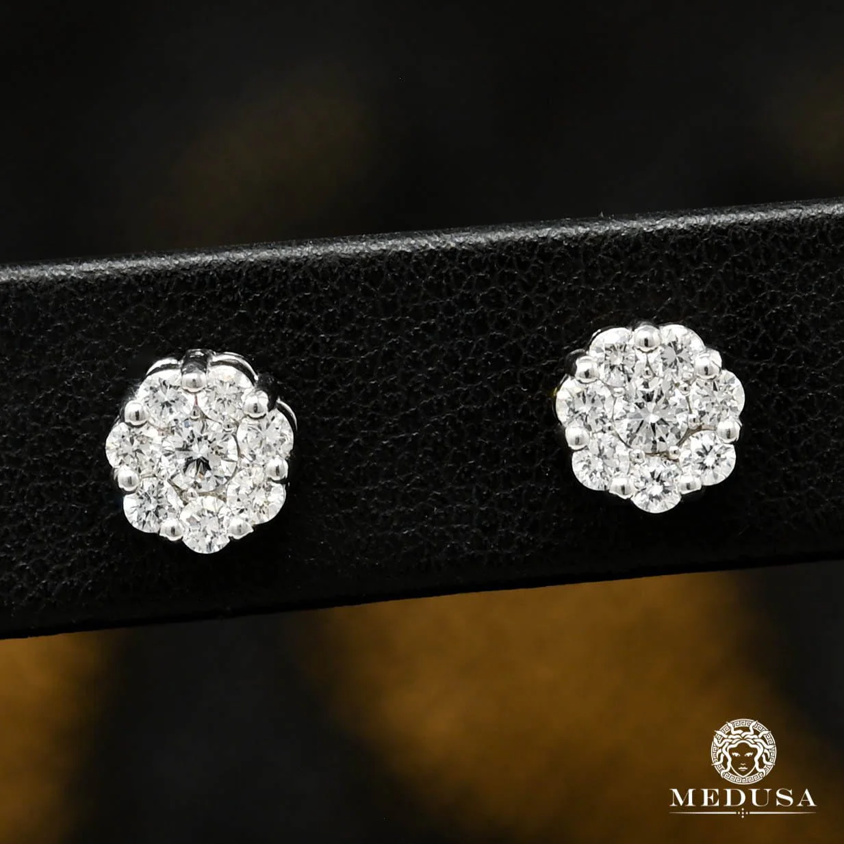 Studs D21 - Diamond