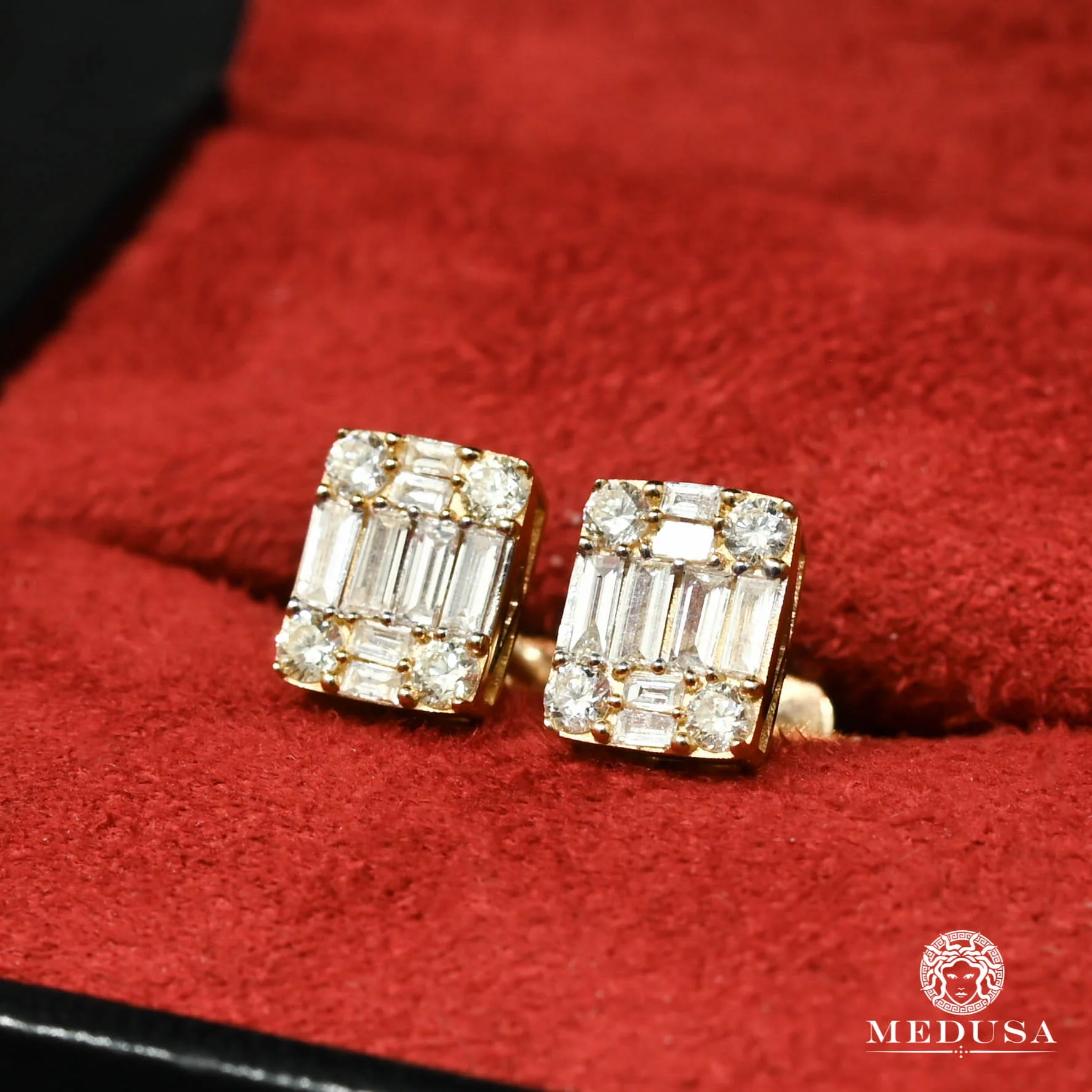 Studs Square D4 - Diamond 