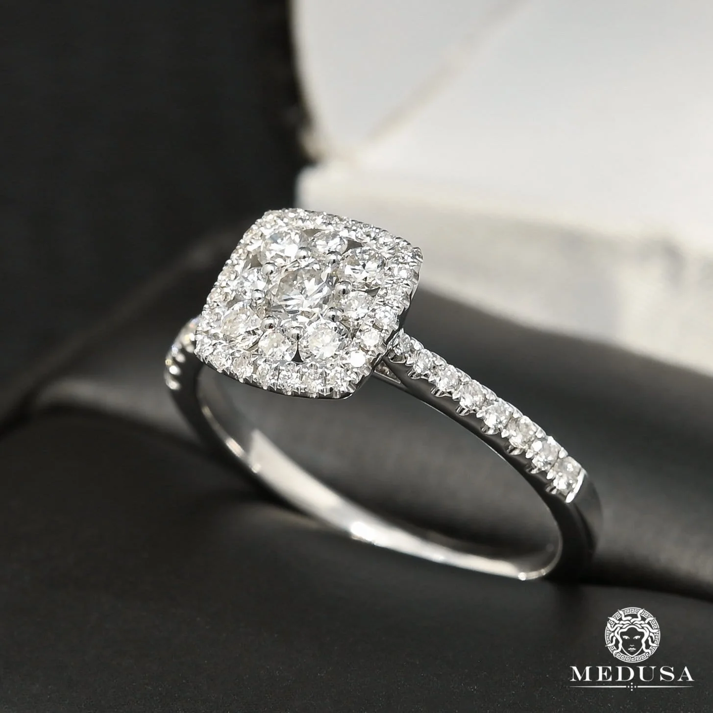 Trinity D10 - Solitaire Ring 67PT
