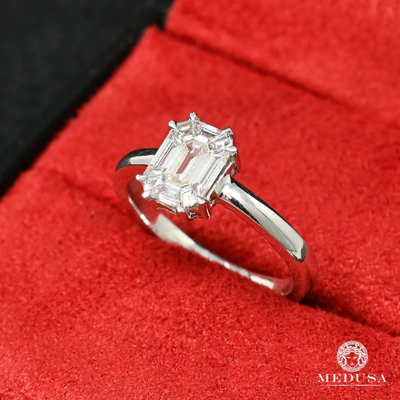 Trinity D19 - Solitaire Emerald Ring 50PT